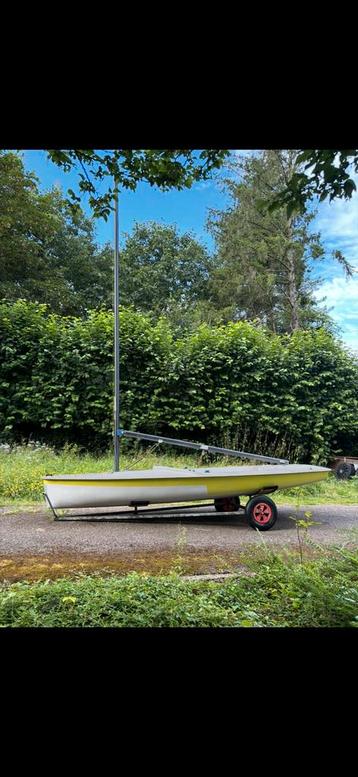 Splash wedstrijd zeilboot inclusief strandkarretje beschikbaar voor biedingen