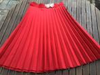 Plooirok rood jaren 70, Kleding | Dames, Rokken, Ophalen of Verzenden, Zo goed als nieuw, Rood, Onder de knie