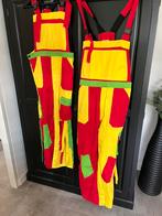 Tuinbroeken rood-geel-groen, Kleding | Dames, Carnavalskleding en Feestkleding, Ophalen of Verzenden, Zo goed als nieuw, Maat 46/48 (XL) of groter