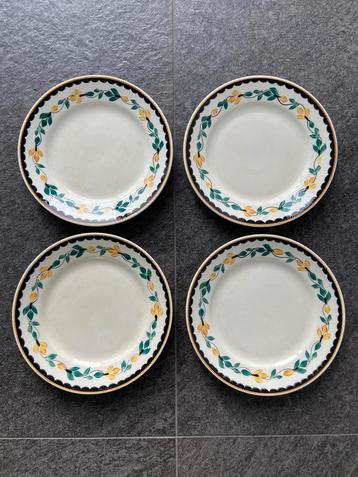 4 antieke ontbijtborden Petrus Regout oud boerenbont  beschikbaar voor biedingen