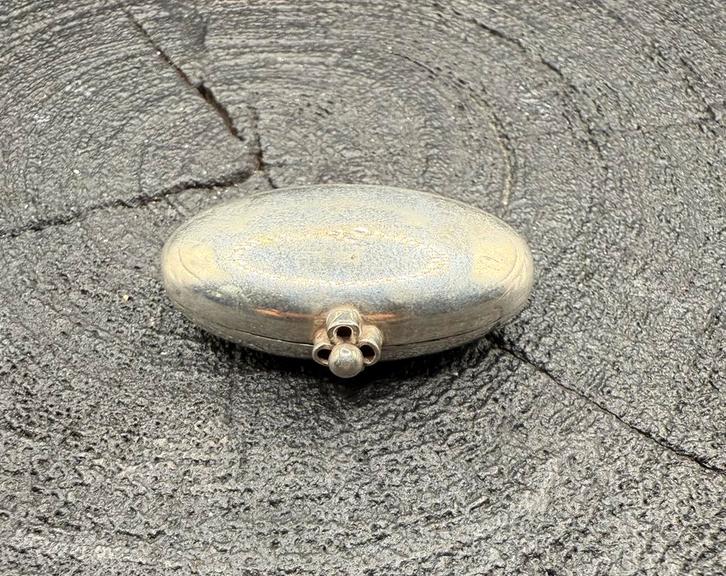 Zilveren pillendoosje 925 met bloemknop, Antiek en Kunst, Antiek | Goud en Zilver, Zilver, Ophalen of Verzenden
