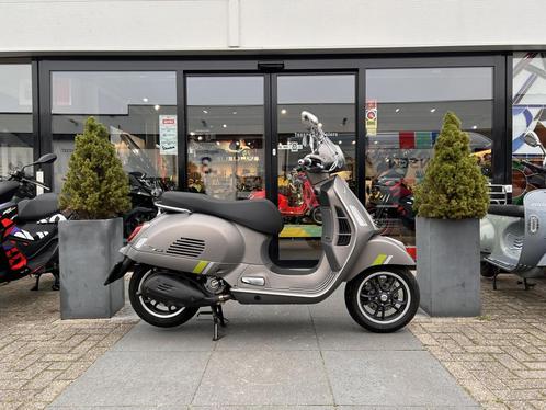 Vespa GTS 300 SuperTech HPE, Motoren, Motoren | Piaggio, Bedrijf, Scooter, 1 cilinder, Ophalen of Verzenden