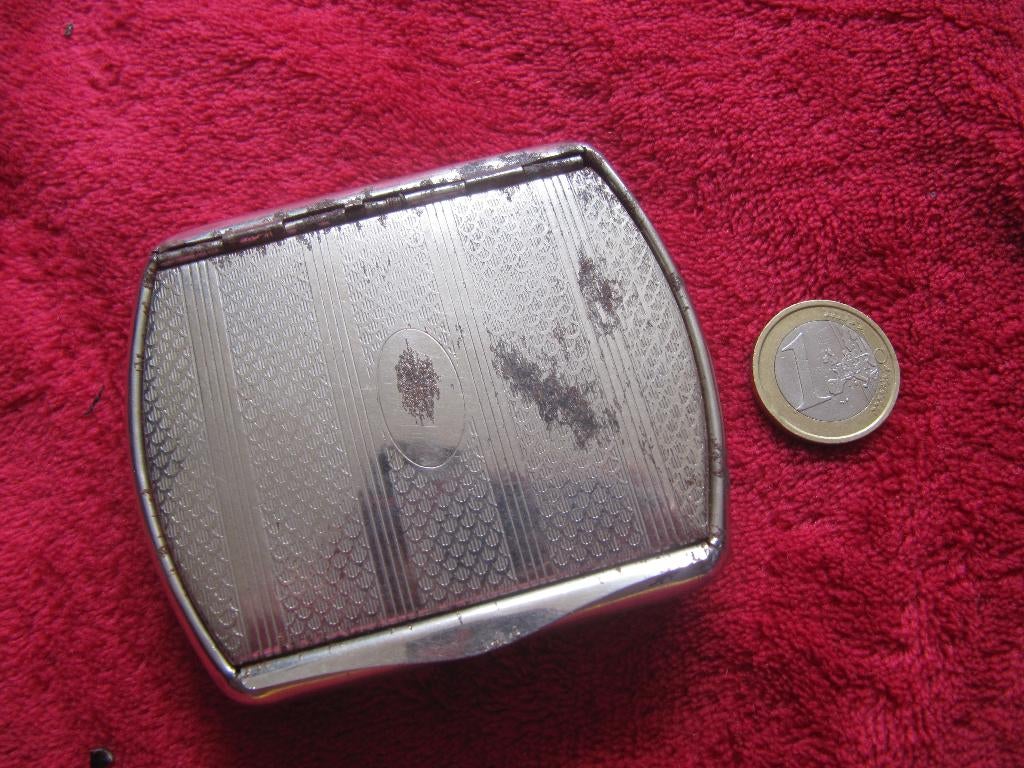 Tabaksdoosje zilverkleurig vintage, Verzamelen, Rookartikelen, Aanstekers en Luciferdoosjes, Ophalen of Verzenden, Gebruikt, Tabaksdoos of Verpakking