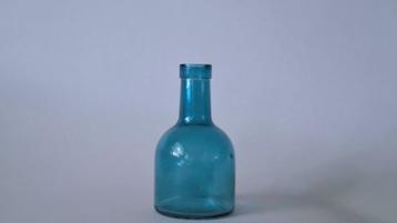 Fles blauw p/st beschikbaar voor biedingen
