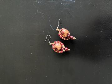 Oorhangers met kralen uit India beschikbaar voor biedingen