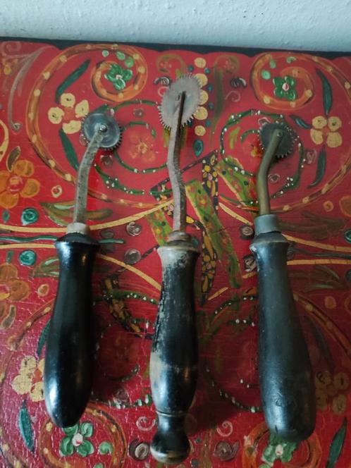 Drie antieke radeerwieltjes, Antiek en Kunst, Antiek | Gereedschap en Instrumenten, Verzenden