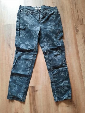Zwart grijs gebloemde broek maat M beschikbaar voor biedingen