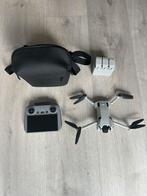 DJI Mini 4 Pro Fly More Combo (Smart Controller), Ophalen of Verzenden, Zo goed als nieuw, Drone met camera