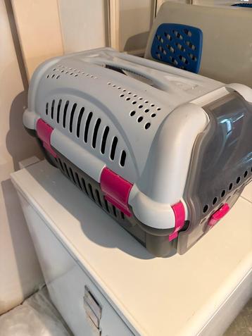 Kattenbak en Transportbox beschikbaar voor biedingen