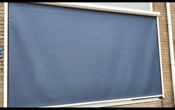 Screen elektrisch blauw beschikbaar voor biedingen