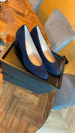 Pumps suede donkerblauw naat 43, Kleding | Dames, Schoenen, Ophalen of Verzenden, Zo goed als nieuw, Blauw