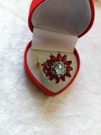Mooi Goud Doublé Ring met Swarovski kristallen - bloem rood, Sieraden, Tassen en Uiterlijk, Antieke sieraden, Verzenden, Overige materialen
