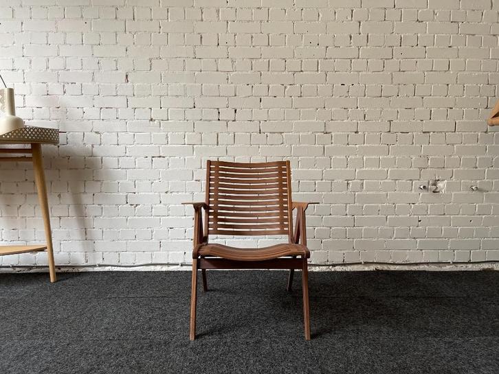 Bij TheReSales: Rex Kralj 120 Lounge Chair, Huis en Inrichting, Stoelen, Zo goed als nieuw, Eén, Hout, Overige kleuren, Ophalen of Verzenden