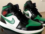 Nike AJ1 Mid Pine green Air Jordan 1 (maat 45) als nieuw, Kleding | Heren, Schoenen, Overige kleuren, Nike, Ophalen of Verzenden