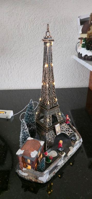 Eiffeltoren Kerstdecoratie met Verlichting beschikbaar voor biedingen