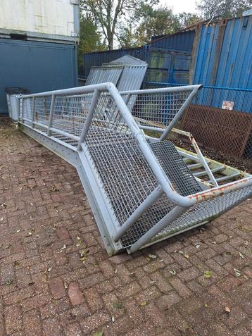 Diverse stalen trappen beschikbaar voor biedingen