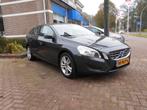 Volvo V60 T3 Kinetic 150pk  NL-auto !!!, Auto's, Volvo, 15 km/l, Gebruikt, 4 cilinders, 150 pk