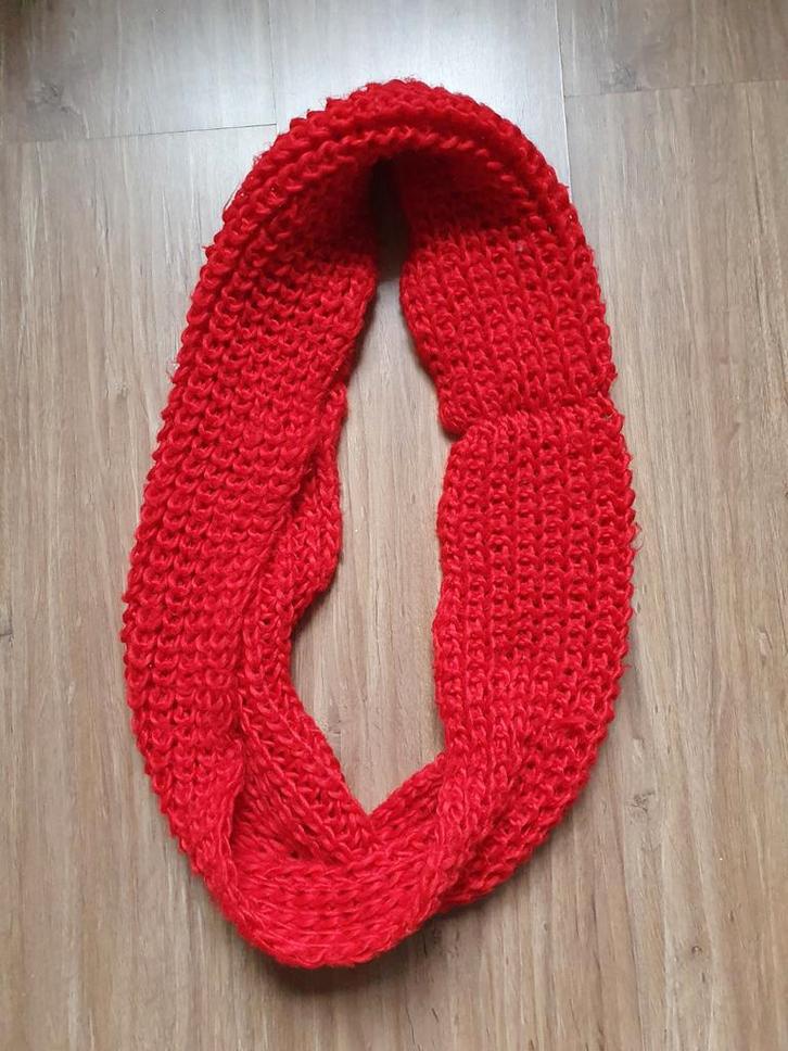 Rode Gebreide Infinity Sjaal, Kleding | Dames, Mutsen, Sjaals en Handschoenen, Gedragen, Sjaal, Maat 46/48 (XL) of groter, Ophalen of Verzenden