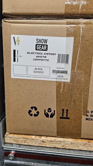 200x Showgear Electric Confetti Shooter Wit, Partij!  beschikbaar voor biedingen