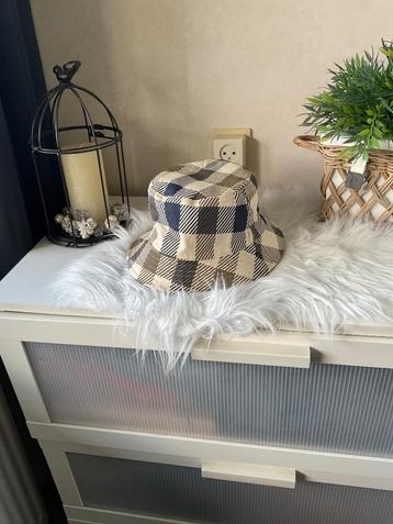 aquascutum beschikbaar voor biedingen