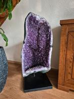 Amethist Geode met Kwarts Kristallen op Standaard, Verzamelen, Mineralen en Fossielen, Ophalen, Mineraal