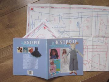 Het KNIPPIE poppenkleertjesboek nieuw met 2 patronenbladen beschikbaar voor biedingen