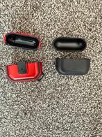 AirPods Pro 2 case's zwart en rood, Ophalen of Verzenden, Zo goed als nieuw, In gehoorgang (in-ear)