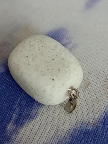 Edelsteen hanger met zwart lederen waxcord beschikbaar voor biedingen