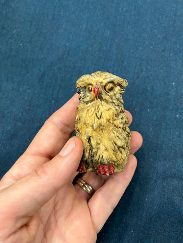 Schattig Uilenbeeldje beschikbaar voor biedingen