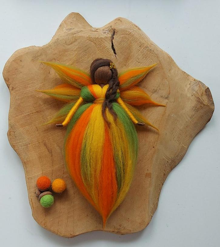 Herfstfee, fee, engel, waldorf, seizoenstafel, wol, vilt, Hobby en Vrije tijd, Vilt, Nieuw, Figuurtje(s), Wolvilt, Ophalen of Verzenden