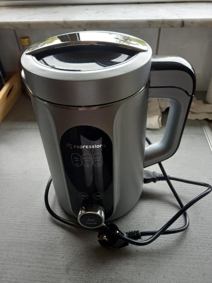 Te koop soya melk maker of amandelmelk en nog veel meer, Witgoed en Apparatuur, Blenders, Zo goed als nieuw, Blender, Ophalen of Verzenden