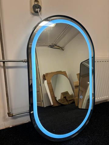 Spiegel met LED verlichting beschikbaar voor biedingen