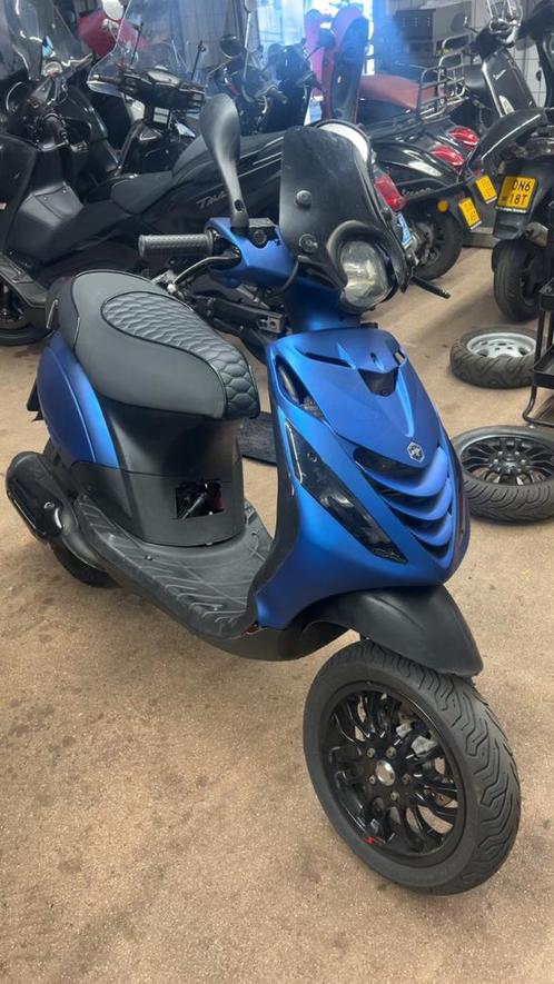 Piaggio zip 180cc, Fietsen en Brommers, Scooters | Piaggio, Zo goed als nieuw, Zip, Ophalen of Verzenden