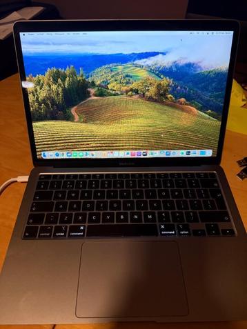 MacBook Air 2020 (I7) beschikbaar voor biedingen