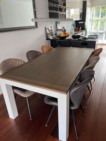 Mooie houten eettafel 200x100cm beschikbaar voor biedingen