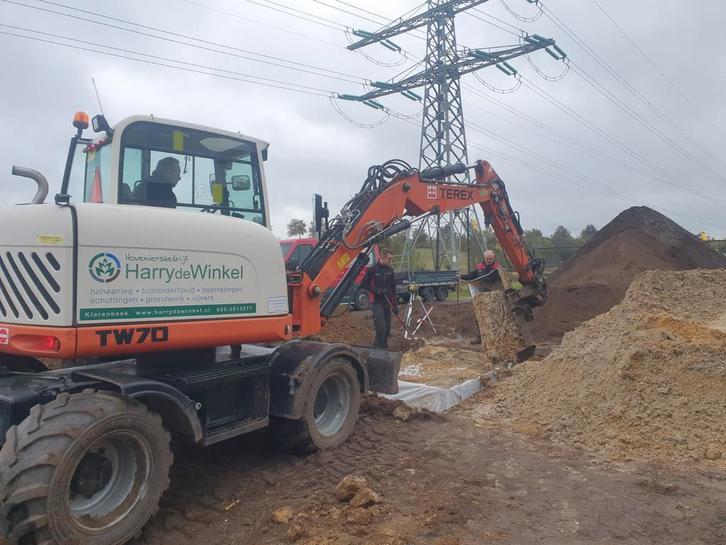 Kraan verhuur minishovel  minikraan  trekker kipper, Diensten en Vakmensen, Tuinmannen en Stratenmakers, Bestrating, Tuin- of Vijveraanleg