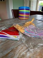 Feestservies en bijbehoren in vrolijke kleuren., Ophalen, Zo goed als nieuw, Feestartikel