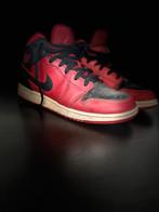 Nike air jordan 1 mid red black, Kleding | Heren, Schoenen, Ophalen of Verzenden, Overige kleuren