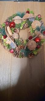 Kerstkrans met kunstgroen en dennenappels, Ophalen of Verzenden