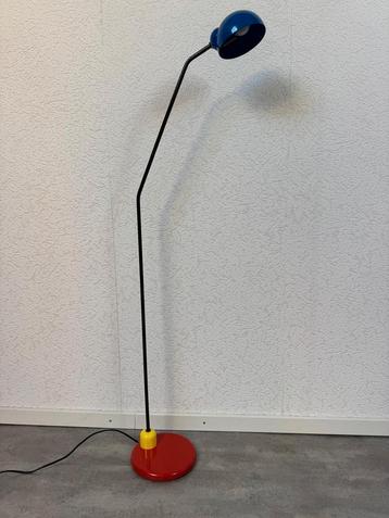 Memphis-stijl vloerlamp jaren'80  beschikbaar voor biedingen