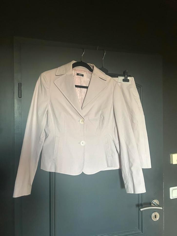 Hugo Boss mantelpak rok en colbert. Licht roze, Kleding | Dames, Jasjes, Kostuums en Pakken, Zo goed als nieuw, Maat 38/40 (M)