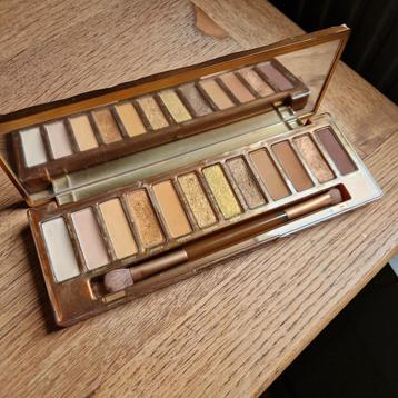 Urban Decay Honey oogschaduw palette.  beschikbaar voor biedingen