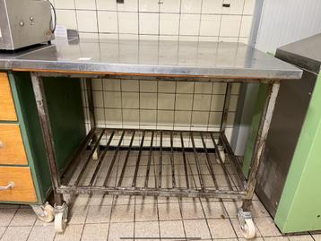 Werkbank met RVS blad (en beuken houten blad er onder) beschikbaar voor biedingen
