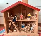 Houten poppenhuis inclusief poppen en meubels, Kinderen en Baby's, Speelgoed | Poppenhuizen, Ophalen of Verzenden, Zo goed als nieuw
