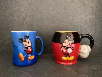 Disney Mickey Mouse grote reliëf mokken, rood en blauw beschikbaar voor biedingen