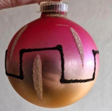 Oude Kerstbal beschikbaar voor biedingen