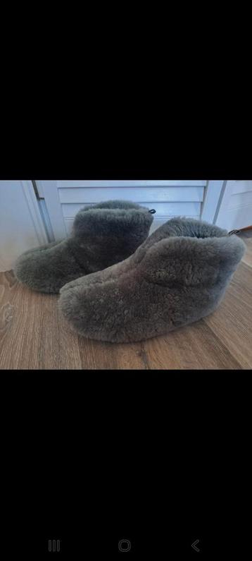 (twv €80) Fluffy echt wollen hoge Warmbat sloffen pantoffels beschikbaar voor biedingen