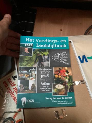 Willy Gilbert-Peek - Het Voedings- en Leefstijlboek beschikbaar voor biedingen