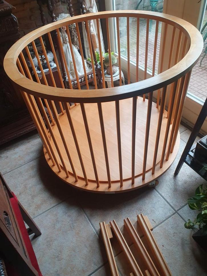 Ronde houten babybox met wieltjes, Kinderen en Baby's, Boxen, Gebruikt, Rond, Wieltjes, Ophalen