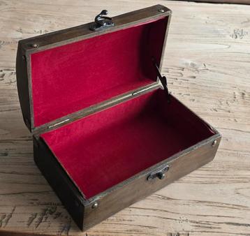 Klein koloniaal opbergkistje /geschenkdoos /sieradendoos  beschikbaar voor biedingen
